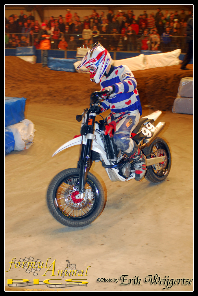 663x1001 pixels (597K)